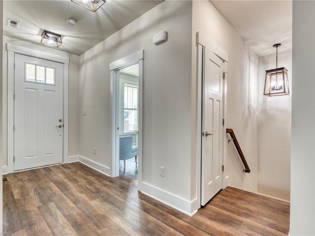 1212 Hitchens LN