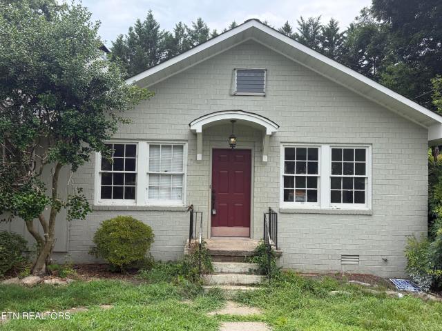 1212 Woodlawn Ave
