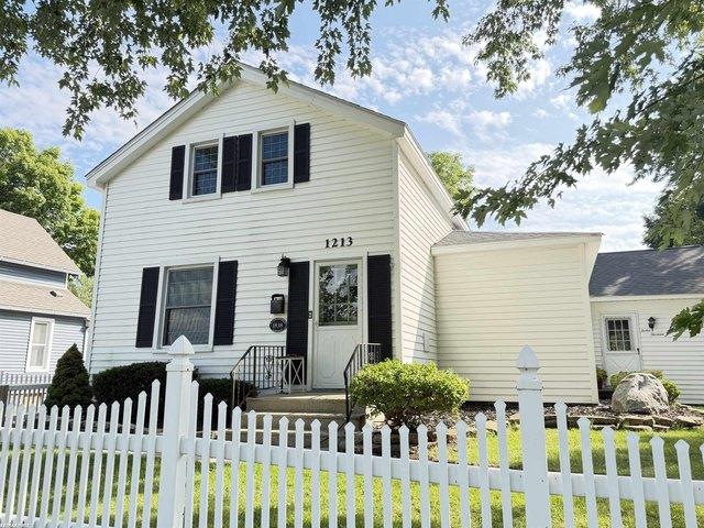 1213 Clinton Ave, Saint Clair, MI 48079