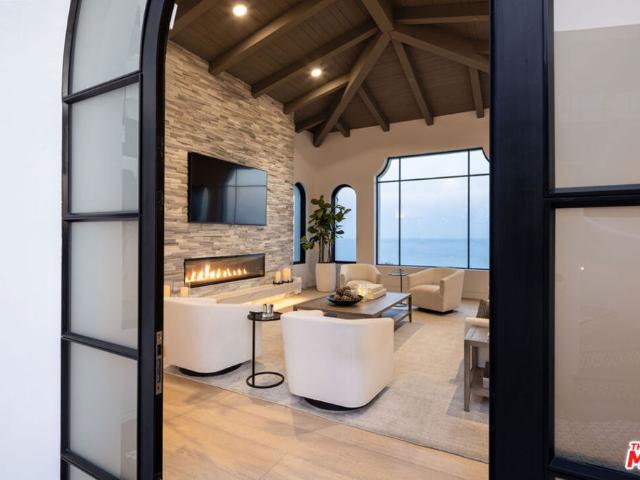 1213 Harbor Hills Drive