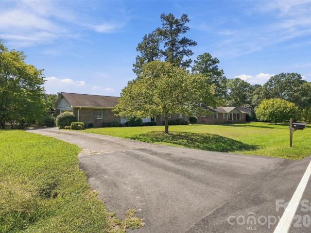 1213 Hawthorne Road