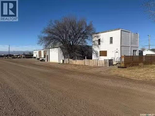 121 1St Avenue W, Shaunavon, SK, S0N 2M0 house for sale Lis.