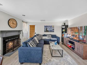 121 Country Club Dr # 10