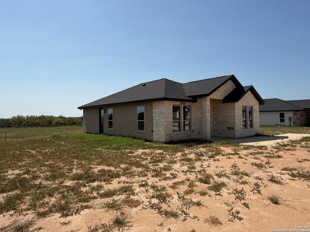 121 Camino Verde Ct, La Vernia, TX 78121 | MLS #1912