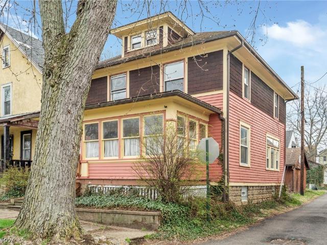 121 Chestnut Avenue NE
