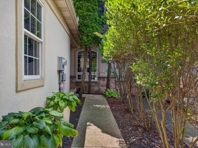 121 Creekgate Court