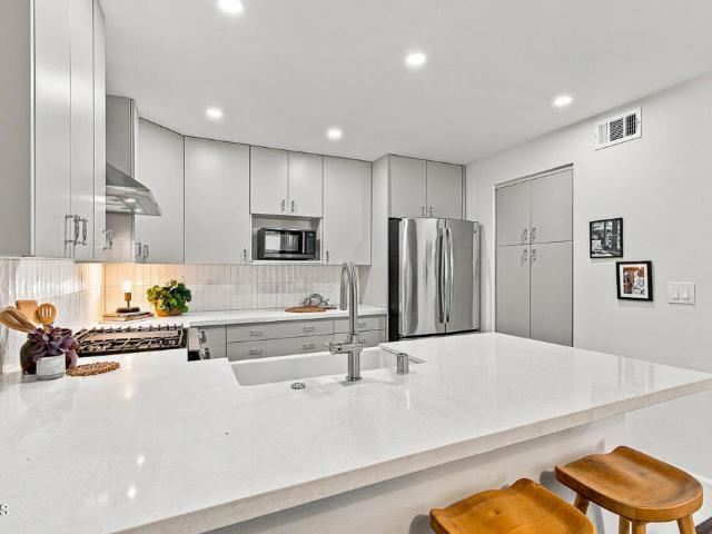 121 Arlington Drive 8