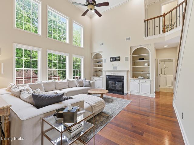 121 Gleneagles Way