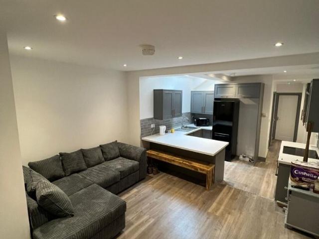 121 Dawlish Road All Bills Included