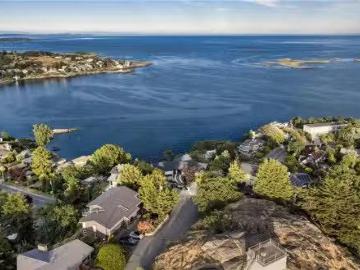 121 Denison Rd, Oak Bay, BC, V8S 2K2 house for sale Listing.