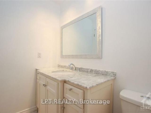 121 Erin Crescent, Ottawa