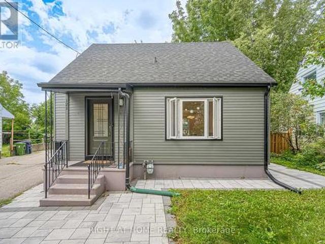 121 Hearst Circle, Toronto, ON, M6M 2V4 house for sale | Listing ID W13698 | Royal LePage