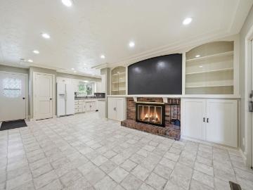 121 Hillcrest Drive