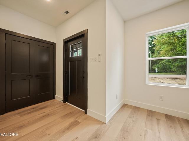 121 Ingersoll Ave