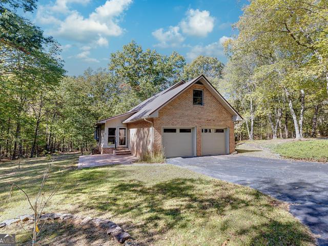 121 Oak Circle