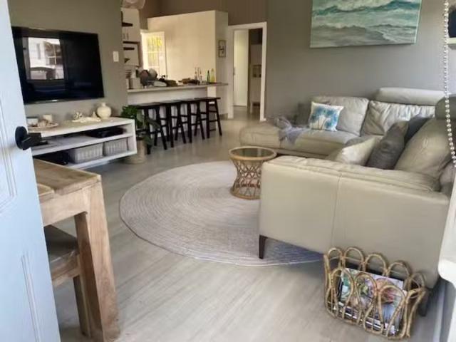 121 Lagoon Street, NORTH NARRABEEN House for rent Listed by F.