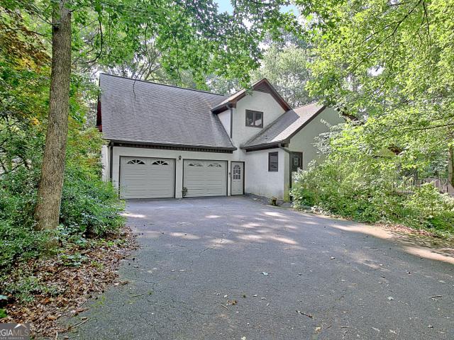 121 Lakeside Drive