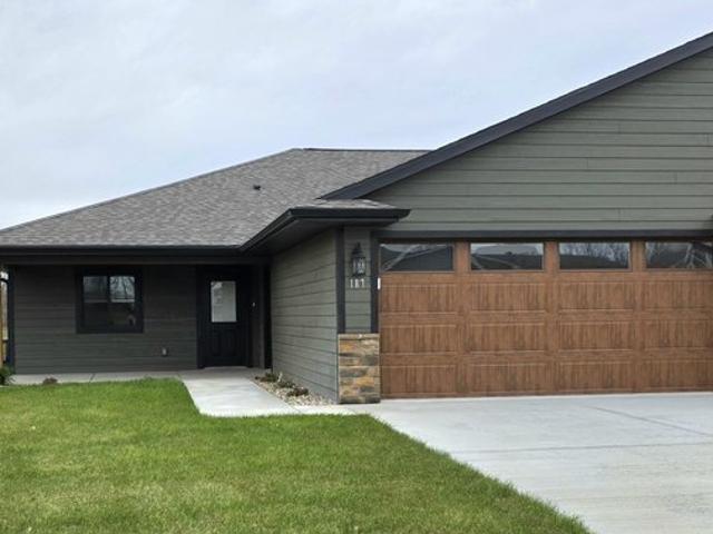 121 N Fairway St, Howard, SD 57349