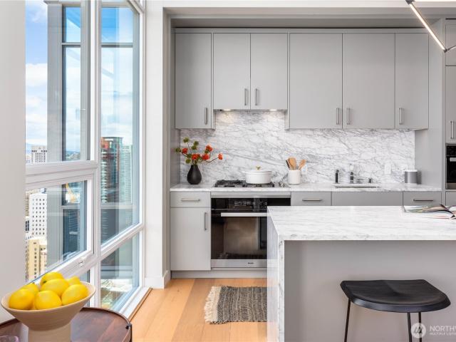 121 Stewart Street # 3702