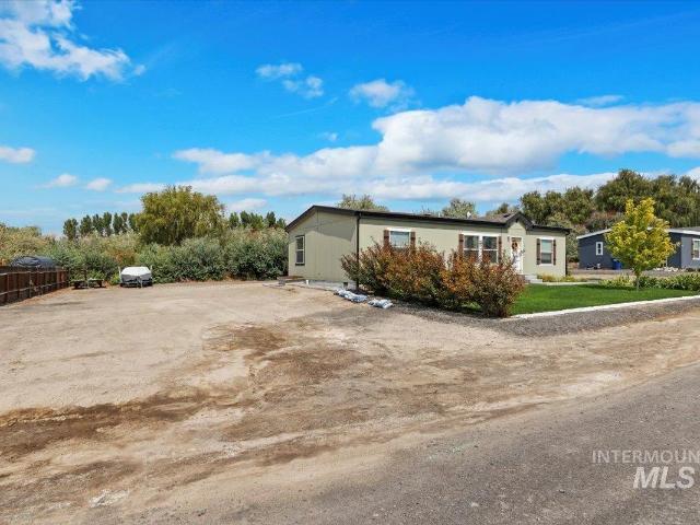 121 Sunset Dr. N