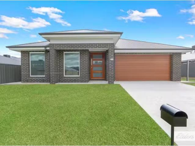 121 Potoroo Avenue, Thurgoona House for rent Listed by Jenna.
