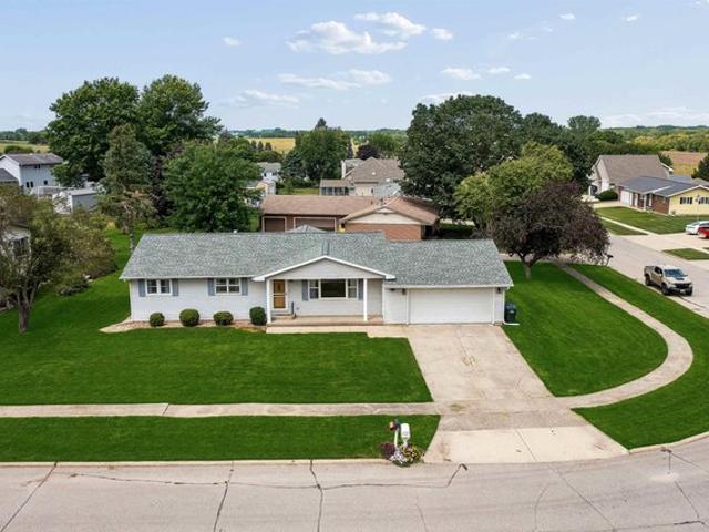 121 Palmer Dr, La Porte City, IA 50651