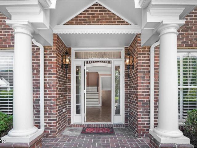 121 Queensgate