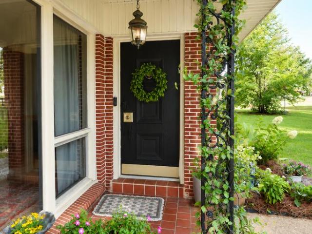 121 Rosetta Cir