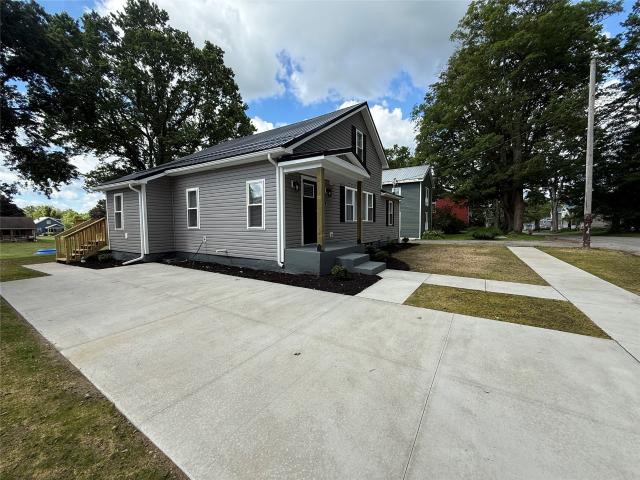 121 W 2ND Street