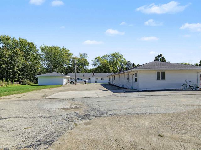 121 w glenbrook drive