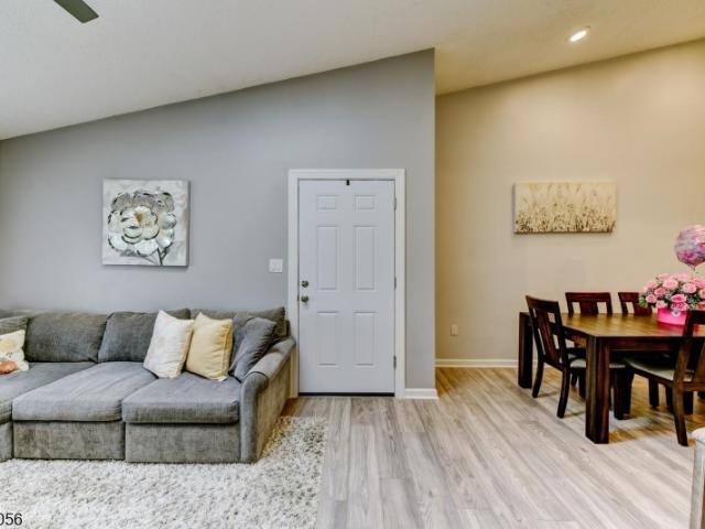 121 Woodward Lane