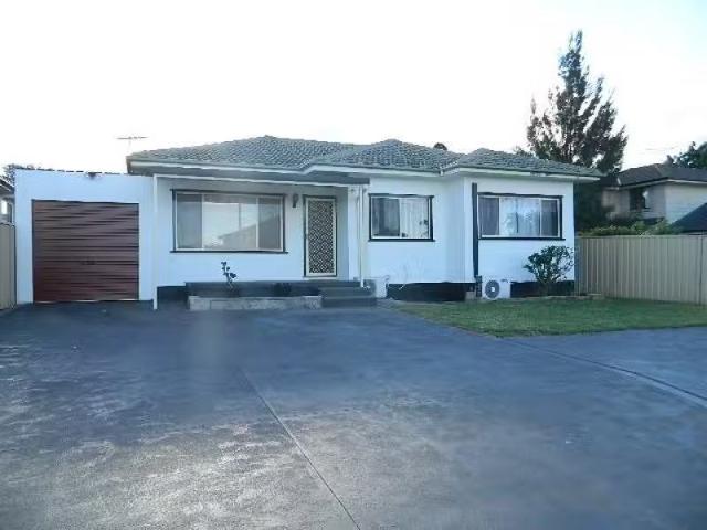 121 Webster Road, Lurnea House for rent Listed by Ken Chua of