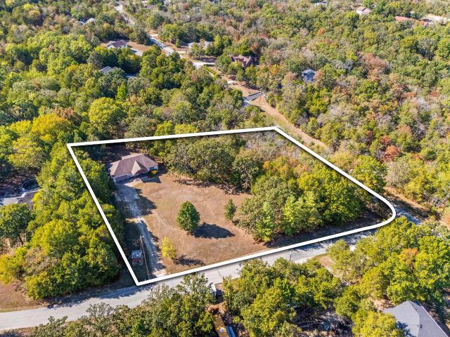121 Whispering Oaks