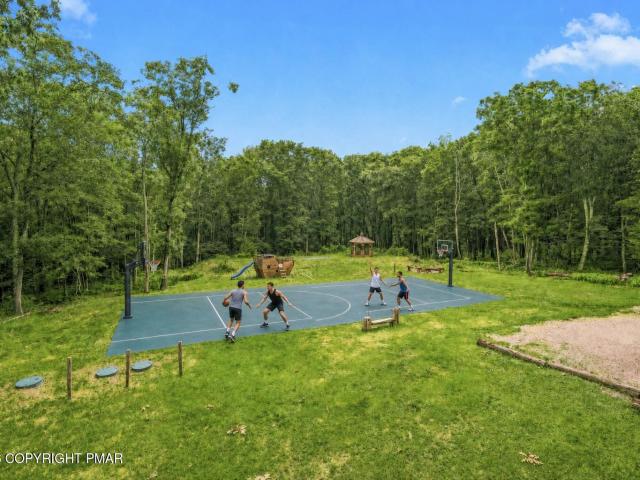 121 Whispering Pines