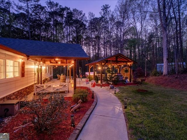 121 Willow Creek Lane