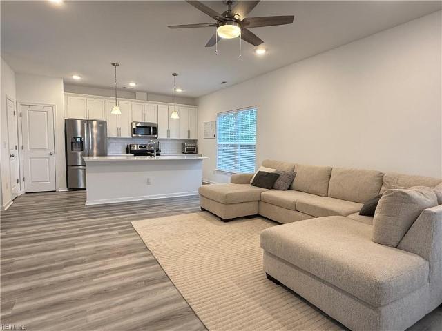 121 Topsail LN