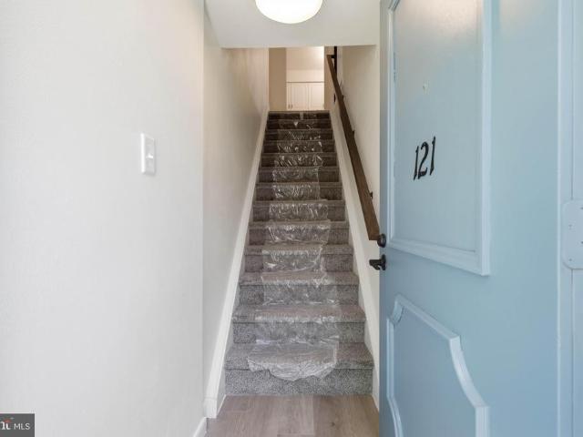 121 Valleybrook Drive