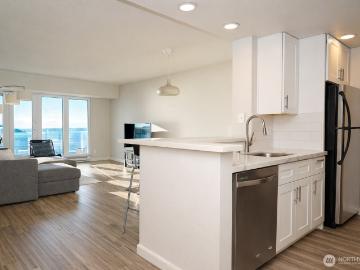 121 Vine St, Unit 1702, Seattle, WA 98121 | MLS #2464