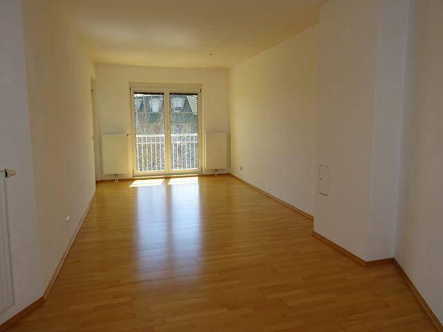 12249 Top Wohnung mit Tiefgarage
