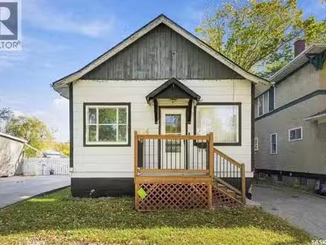 1224 B Avenue N, Saskatoon, SK, S7L 1G3 house for sale List.