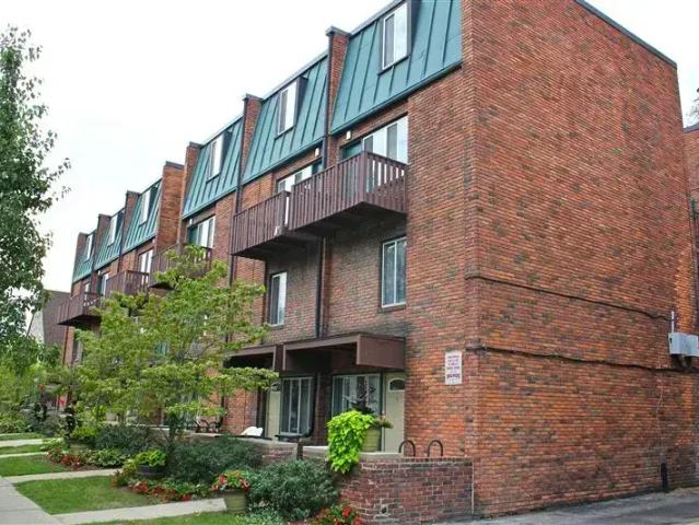 1224 Washtenaw Ct, 2 beds, 1 full and 1 half bath