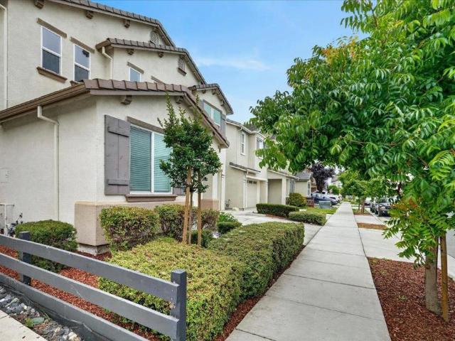1225 Rosales Lane