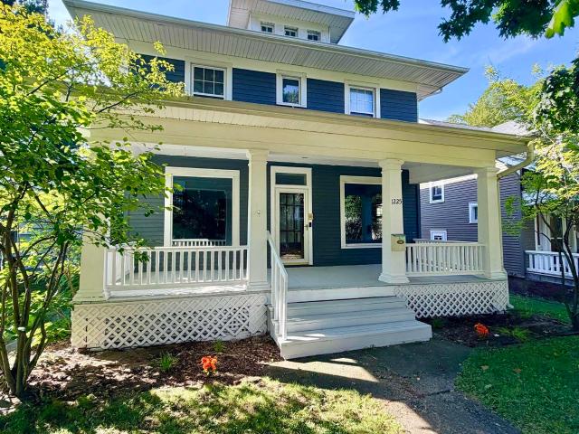 1225 W Oakdale Drive