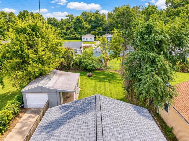 1226 E Larchmont