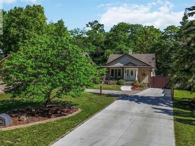 1226 Lakeshore Road, Sarnia, ON, N7S 2L3 house for sale | Listing ID 26023 | Royal LePage