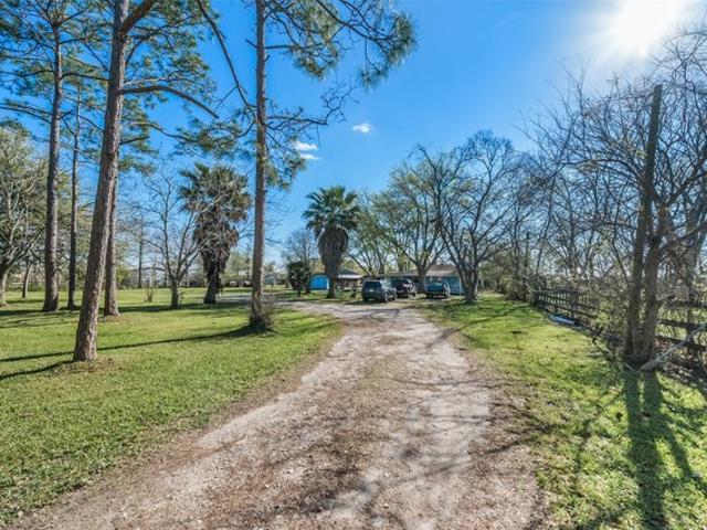 1227 Ave L, Santa Fe, TX 77510