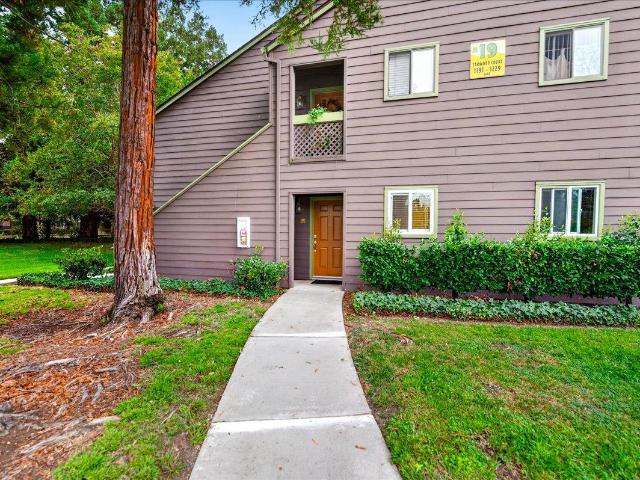 1227 Yarwood Court