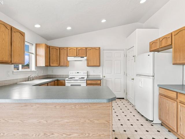 1228 sw martin ct