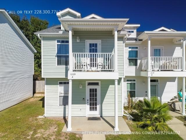 1229 Century Oaks Dr, 3 beds, 3 full baths