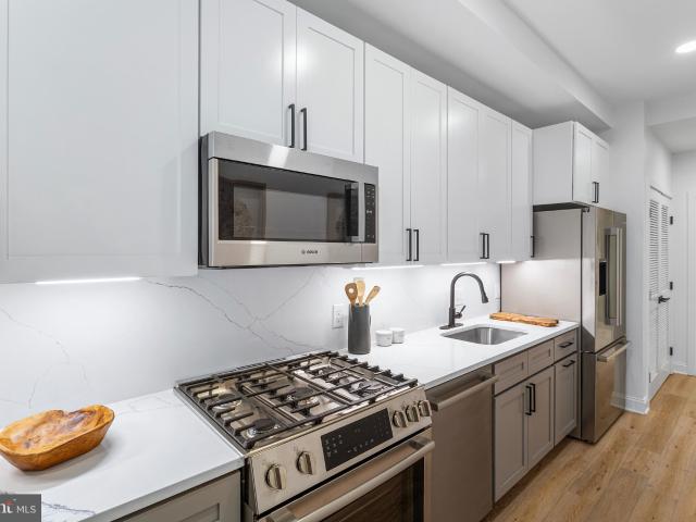 1229 King St, Unit 201, Alexandria, VA 22314 | MLS #VAAX2044